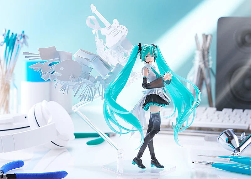 Vocaloid Character Vocal Series 01 PLAMATEA Hatsune Miku (Happy 16th Birthday Ver.) Model Kit