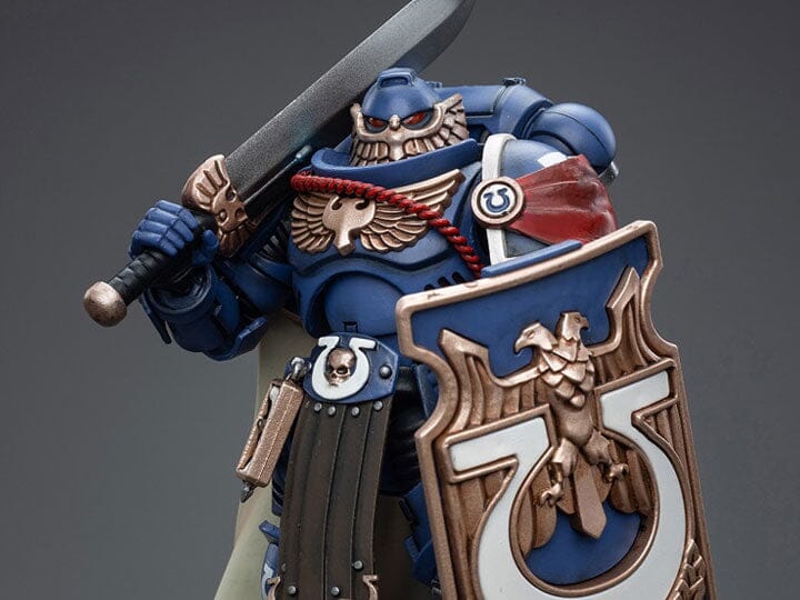 Warhammer 40K Ultramarines Victrix Guard 1/18 Scale Figure