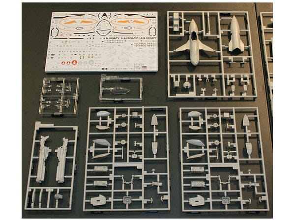 Macross Plus VF-11B Thunderbolt 1/72 Scale Model Kit