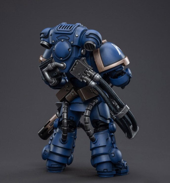 Warhammer 40K Ultramarines Primaris Eradicator 1 1/18 Scale Figure