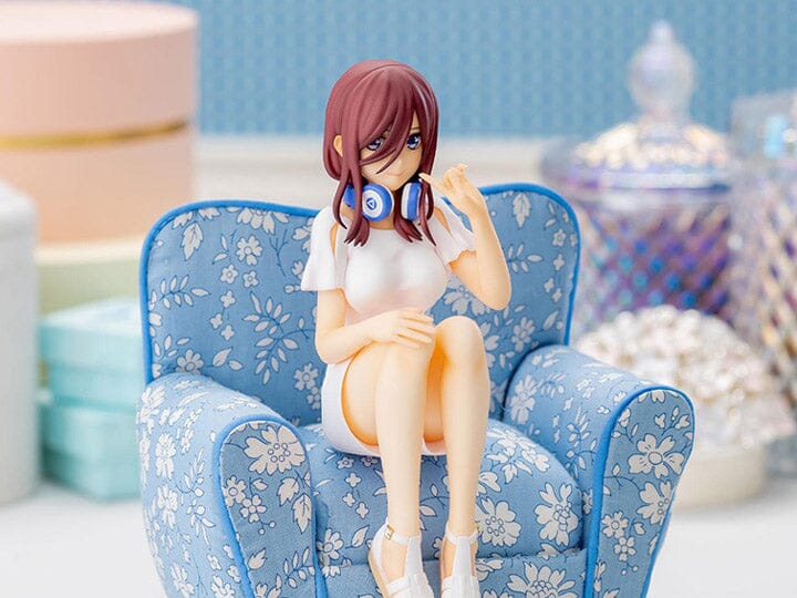 The Quintessential Quintuplets Miku Nakano Premium Perching Figure