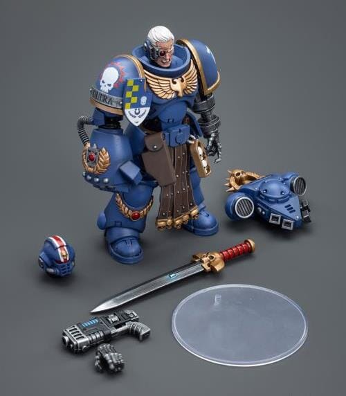 Warhammer 40k Ultramarines Lieutenant with Power Fist 1/18 Scale Figure