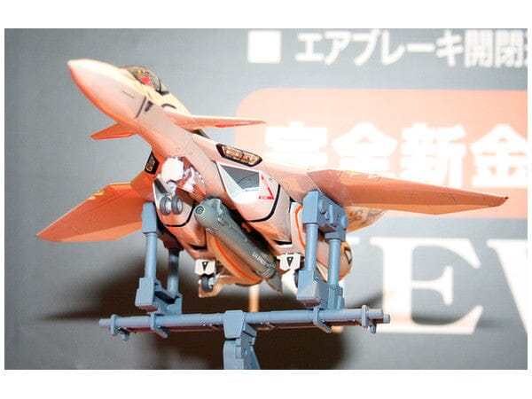 Macross Plus VF-11B Thunderbolt 1/72 Scale Model Kit