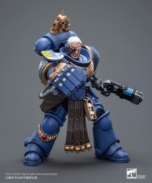 Warhammer 40k Ultramarines Lieutenant with Power Fist 1/18 Scale Figure