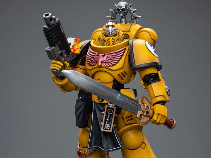 Warhammer 40k Imperial Fists Lieutenant with Power Sword 1/18 Scale Figure