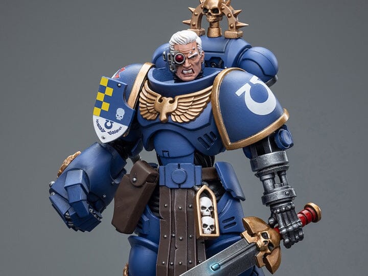 Warhammer 40k Ultramarines Lieutenant with Power Fist 1/18 Scale Figure