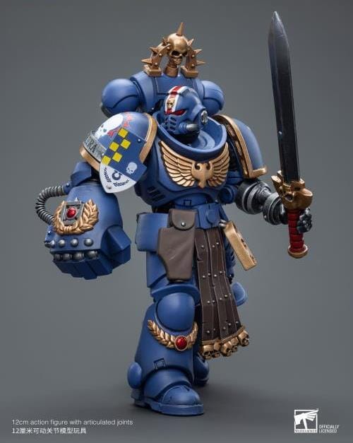 Warhammer 40k Ultramarines Lieutenant with Power Fist 1/18 Scale Figure