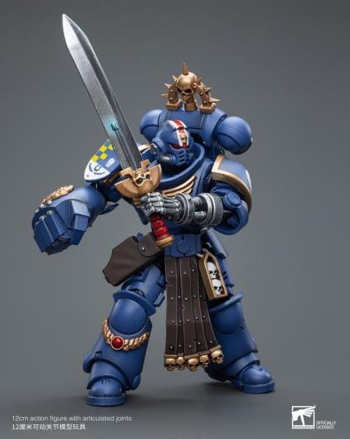 Warhammer 40k Ultramarines Lieutenant with Power Fist 1/18 Scale Figure