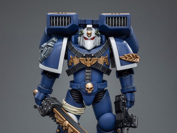 Warhammer 40k Ultramarines Vanguard Veteran with Chainsword & Bolt Pistol 1/18 Scale Figure