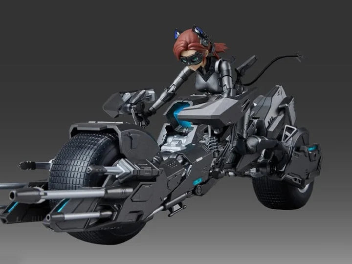 DC Comics DC-02 Catwoman and Bat-Pod 1/10 Scale Model Kit