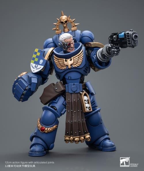 Warhammer 40k Ultramarines Lieutenant with Power Fist 1/18 Scale Figure