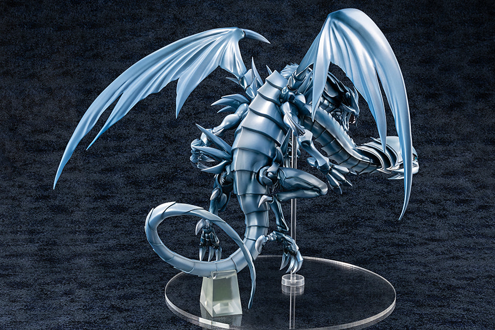 Yu-Gi-Oh! Duel Monsters Blue-Eyes Ultimate Dragon Exclusive Figure