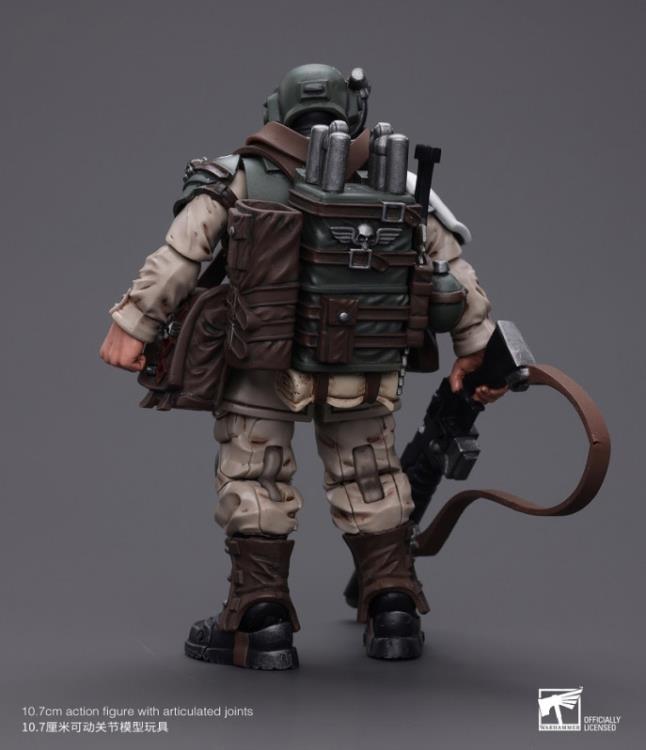 Warhammer 40k Astra Militarum Cadian Command Squad Veteran with Medi-pack 1/18 Scale Figure