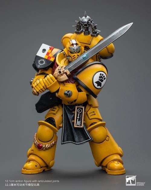 Warhammer 40k Imperial Fists Lieutenant with Power Sword 1/18 Scale Figure