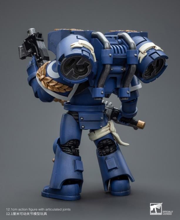 Warhammer 40k Ultramarines Vanguard Veteran with Chainsword & Bolt Pistol 1/18 Scale Figure