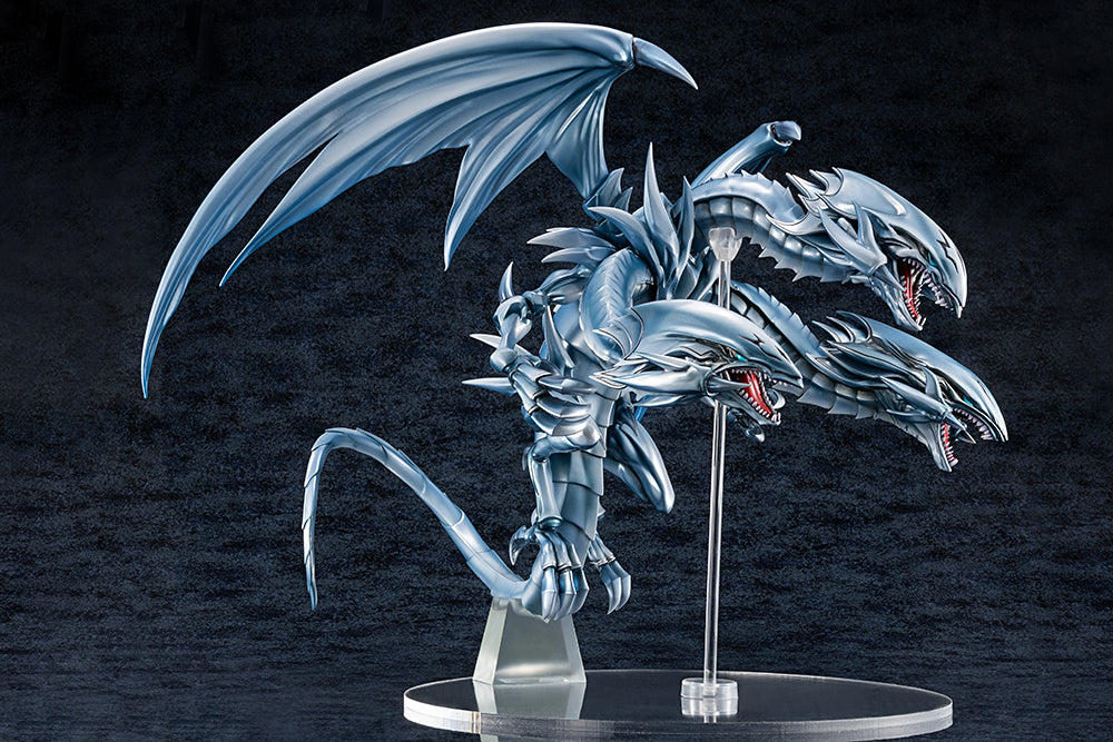 Yu-Gi-Oh! Duel Monsters Blue-Eyes Ultimate Dragon Exclusive Figure