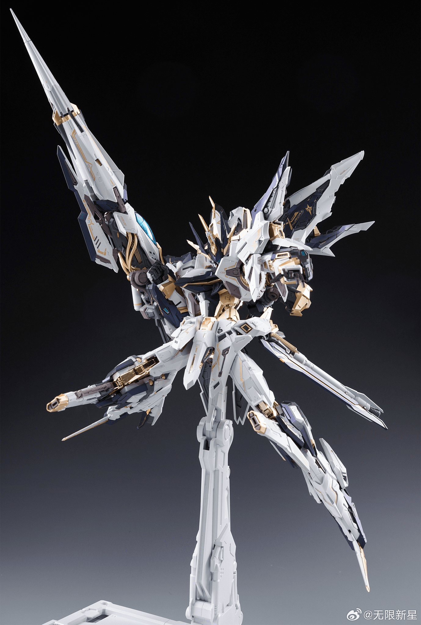 Infinity Nova Aurora 1/100 Scale Model Kit